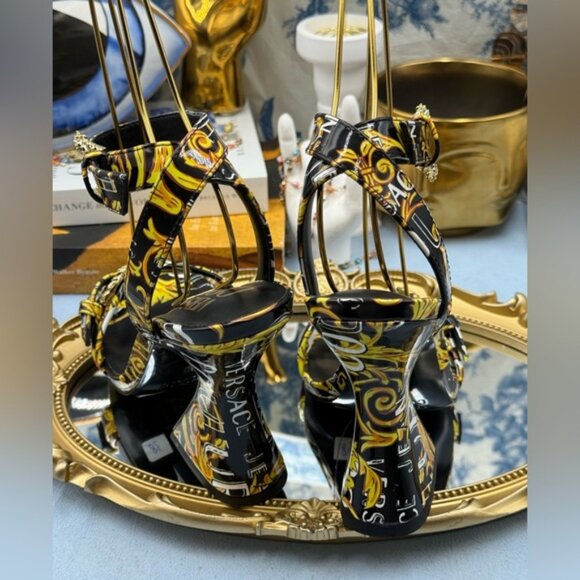 🆕 VERSACE JEANS COUTURE 🧿 NWOB Logo Couture Kirsten Heeled Sandals, Black Sz 8 - Picture 9 of 16